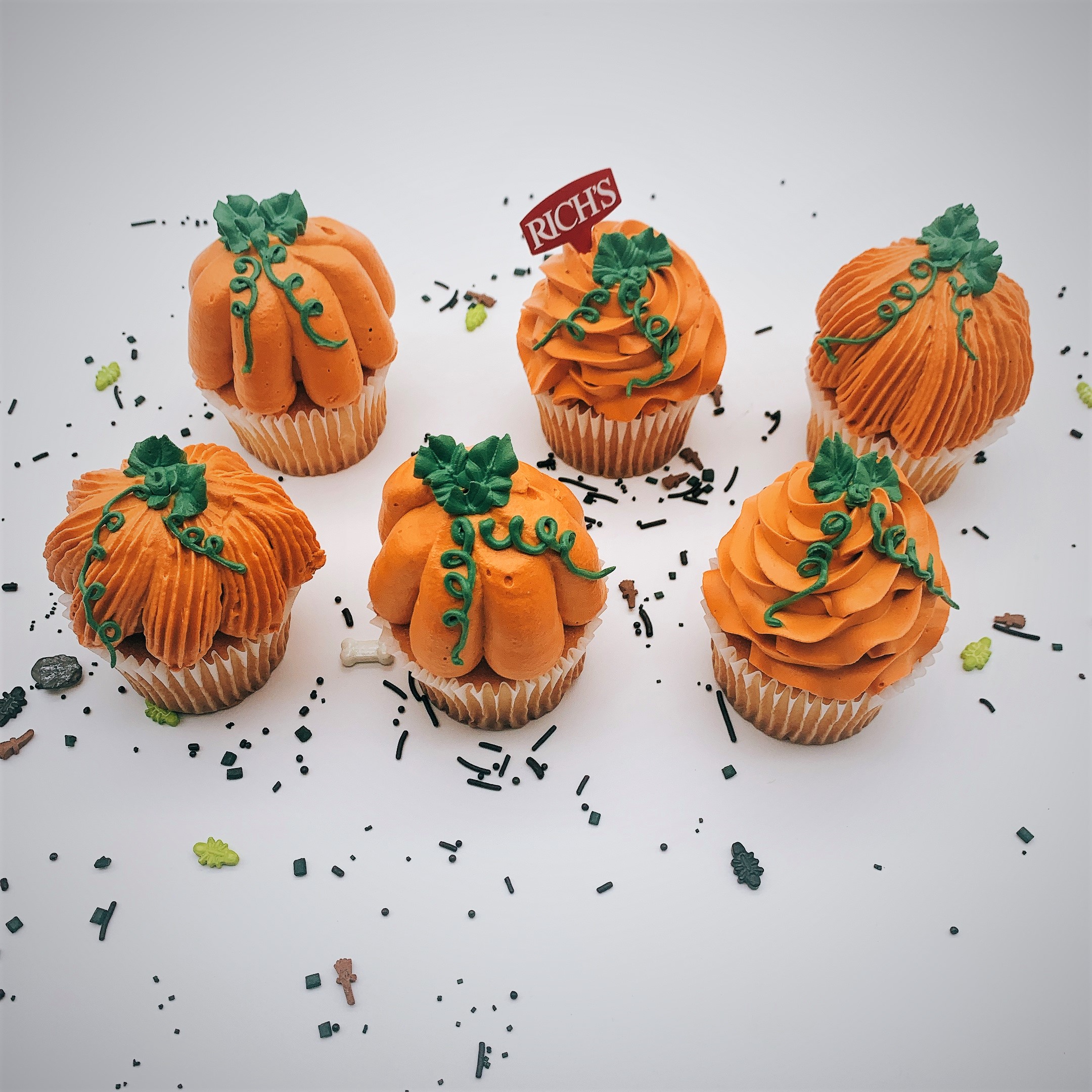 2022 HALLOWEEN PUMPKIN CUPCAKES - Richs Products