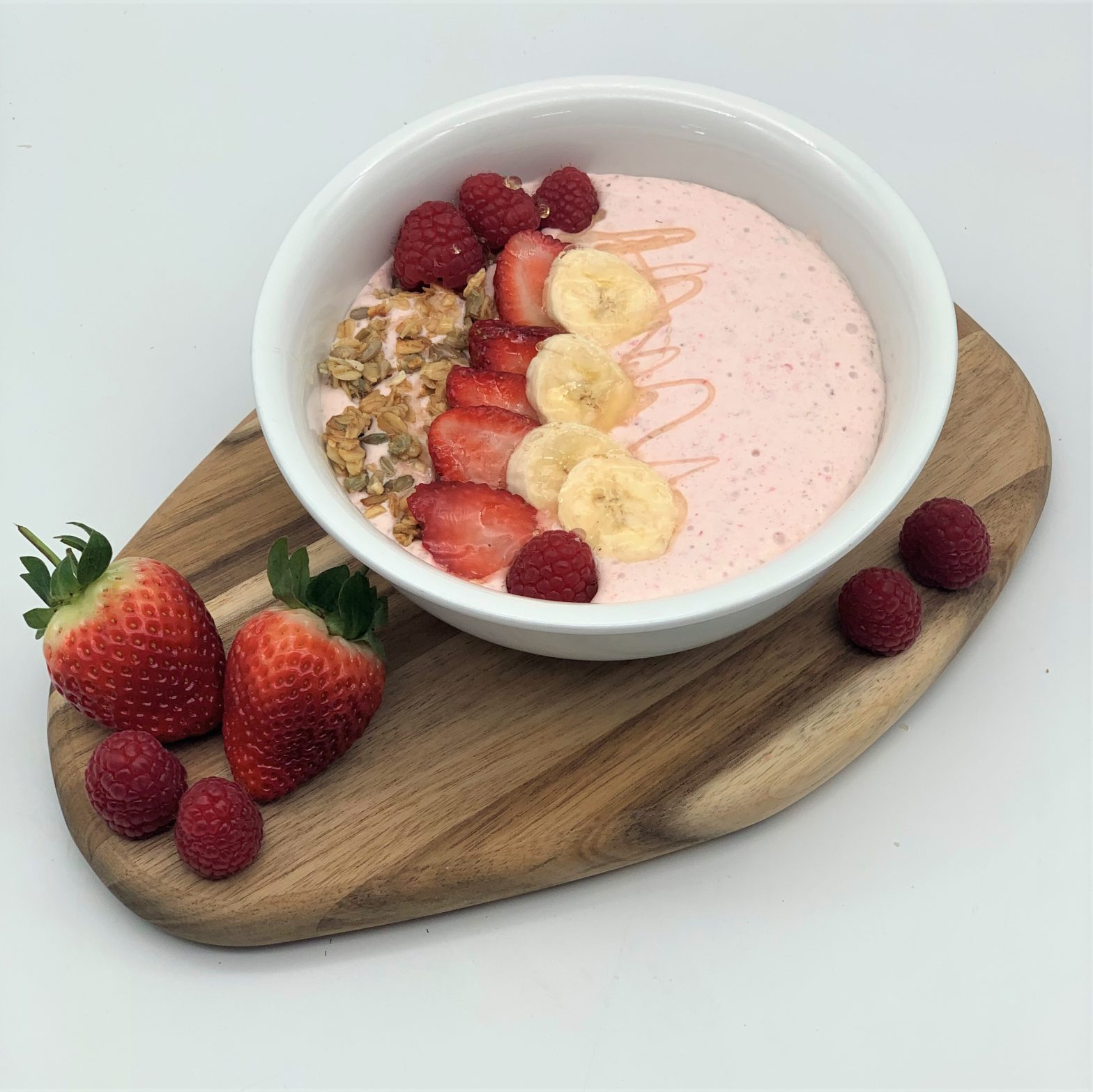STRAWBERRY OAT SMOOTHIE BOWL