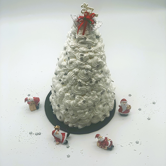 WHITE CHRISTMAS TREE CAKE