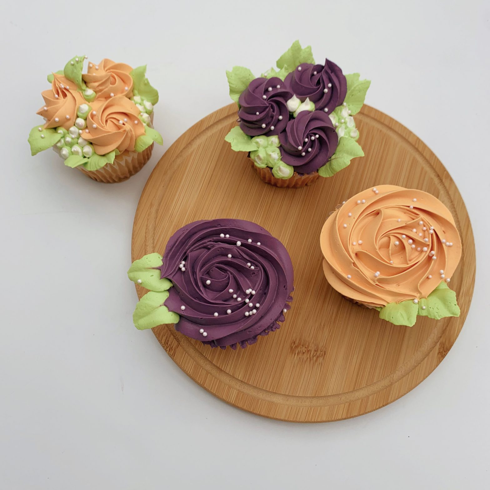 FLOWER CUPCAKES WITH STAR TIP