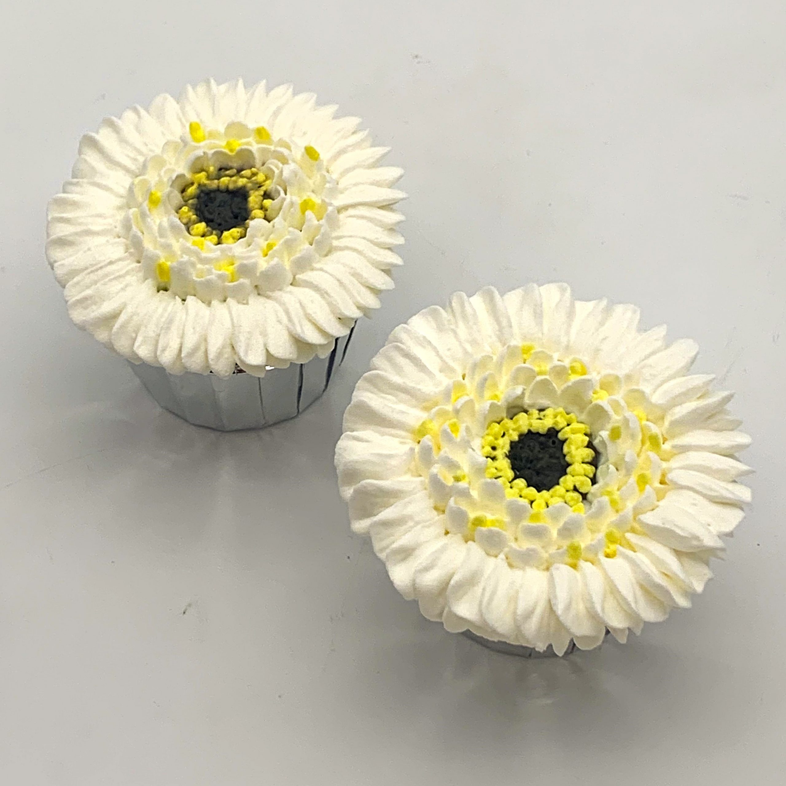 Gerbera-cupcake with Rich's Easy Whip