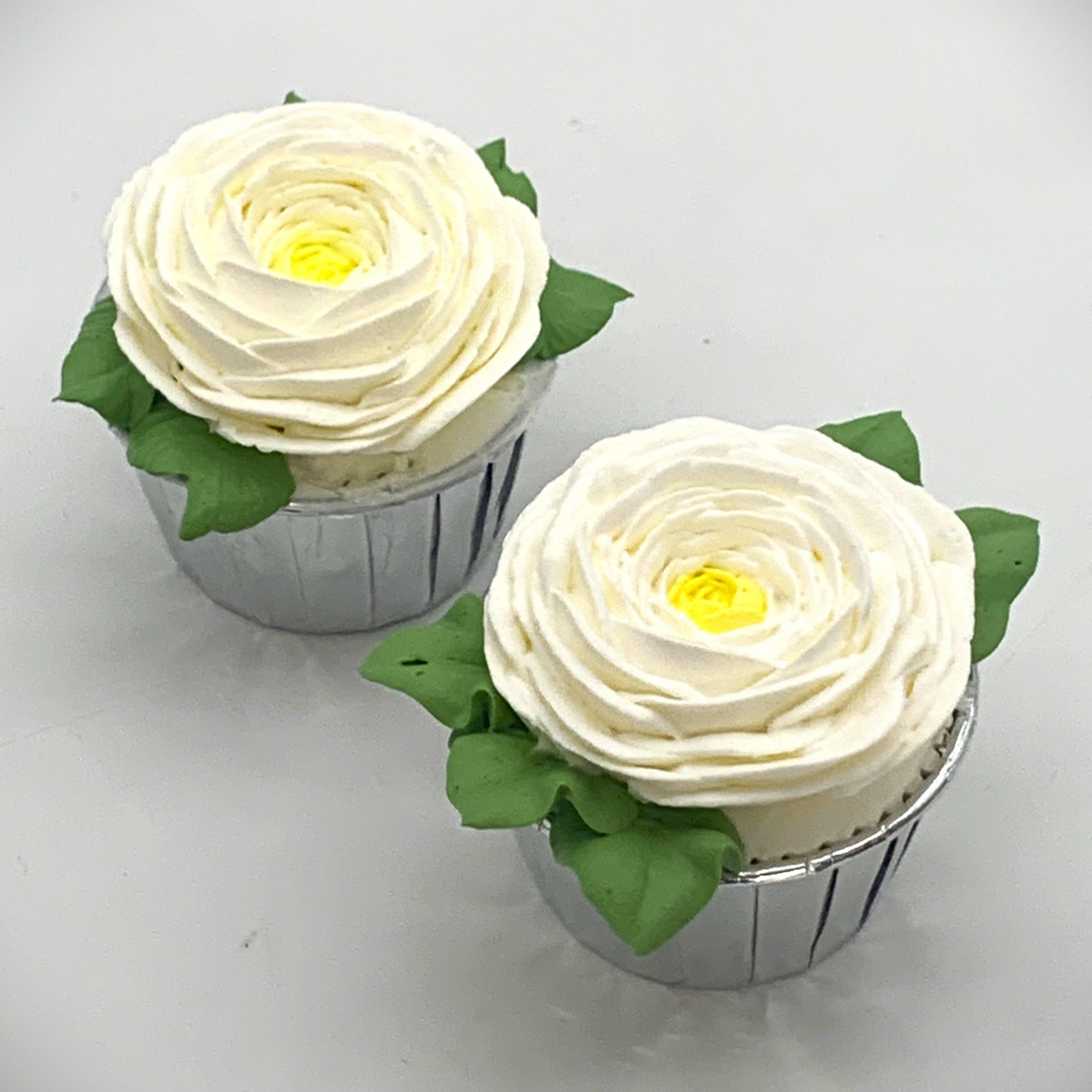 Ranunculus-cupcake-with Rich's Easy Whip